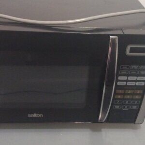 Ssalton microwave as new  because was not used in a perfect condition.